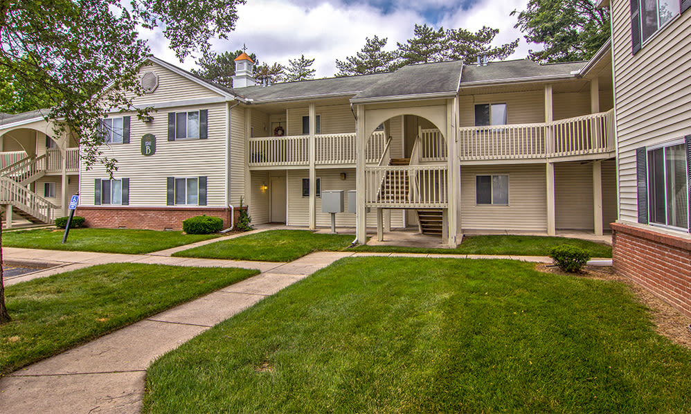 Photos of Steeplechase Apartments & Townhomes in Toledo, OH