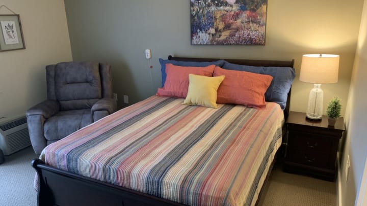 Assisted living bedroom photo