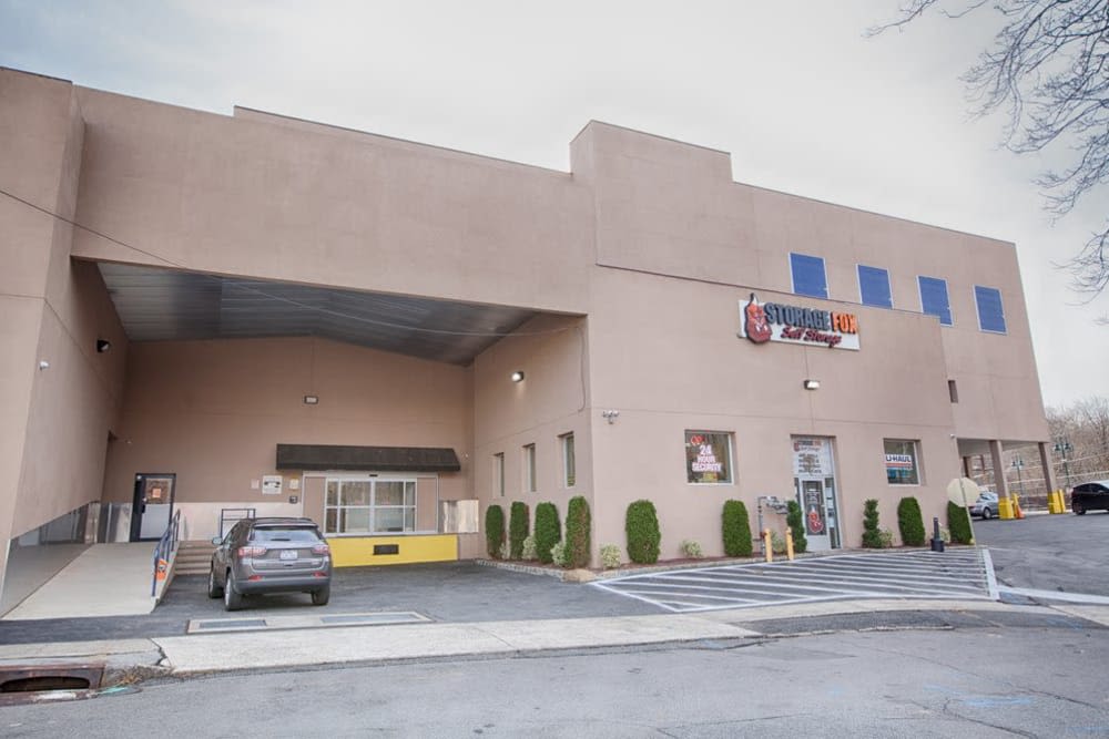 White Plains, NY Storage Features Clutter SelfStorage