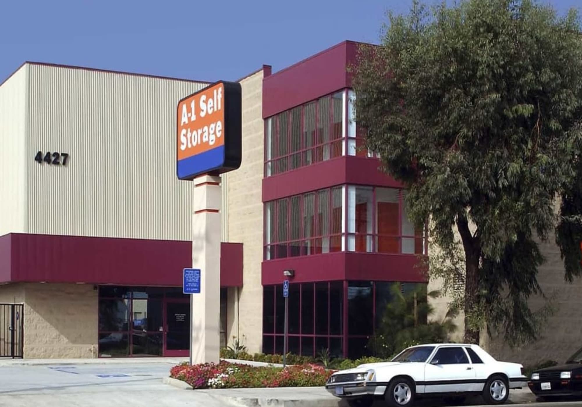 3 Best Storage Units in Long Beach, CA - Expert Recommendations Storage units redondo beach california