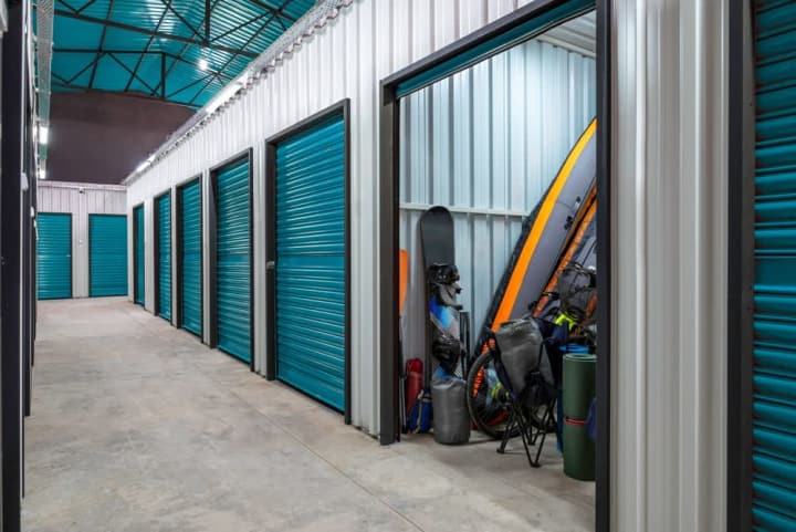 Long-term storage unit with sports equipment