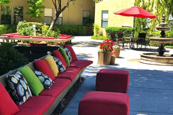 Courtyard at the senior living community in Grass Valley