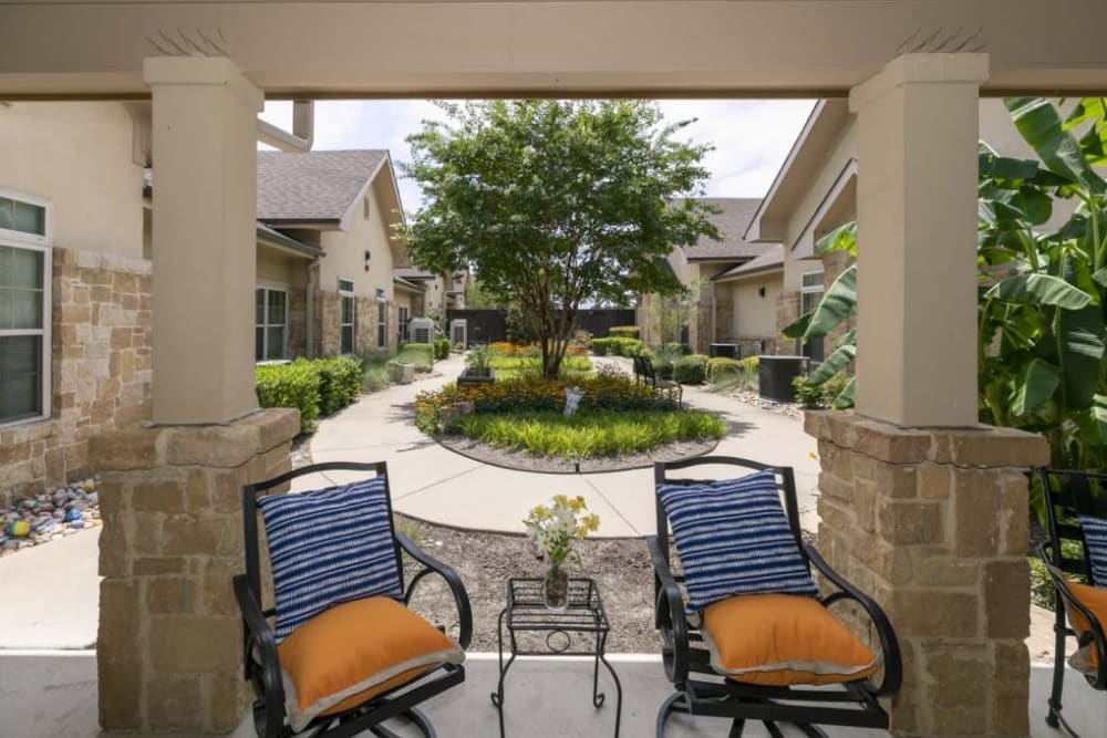 Elegant outdoor seating at Lakeshore Assisted Living and Memory Care in Rockwall, Texas