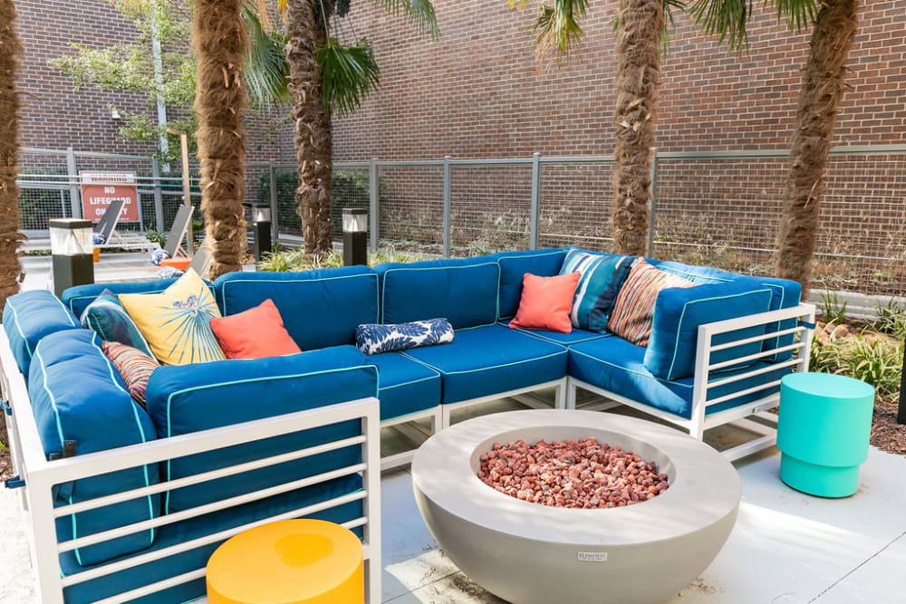 Outdoor lounge seating at EDGE on the Beltline | Apartments in Atlanta, Georgia