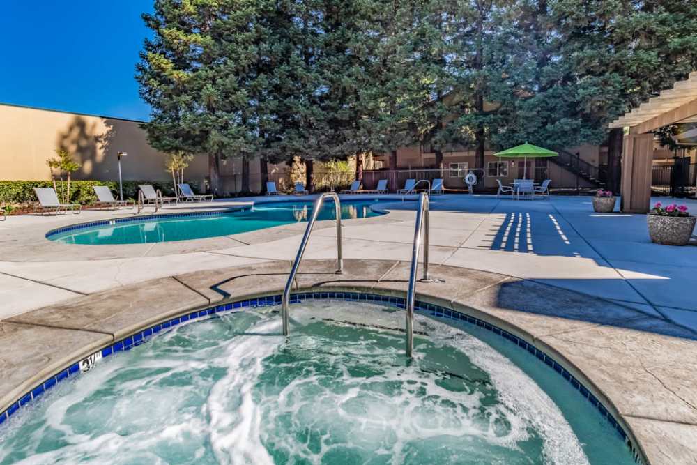 Hot pool at Cameron Oaks Apartment Homes in Cameron Park, California