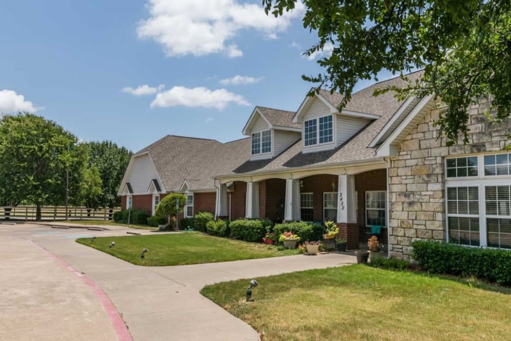 Cheerful exterior of the buildings at Meadow Creek Senior Living in Lancaster, Texas