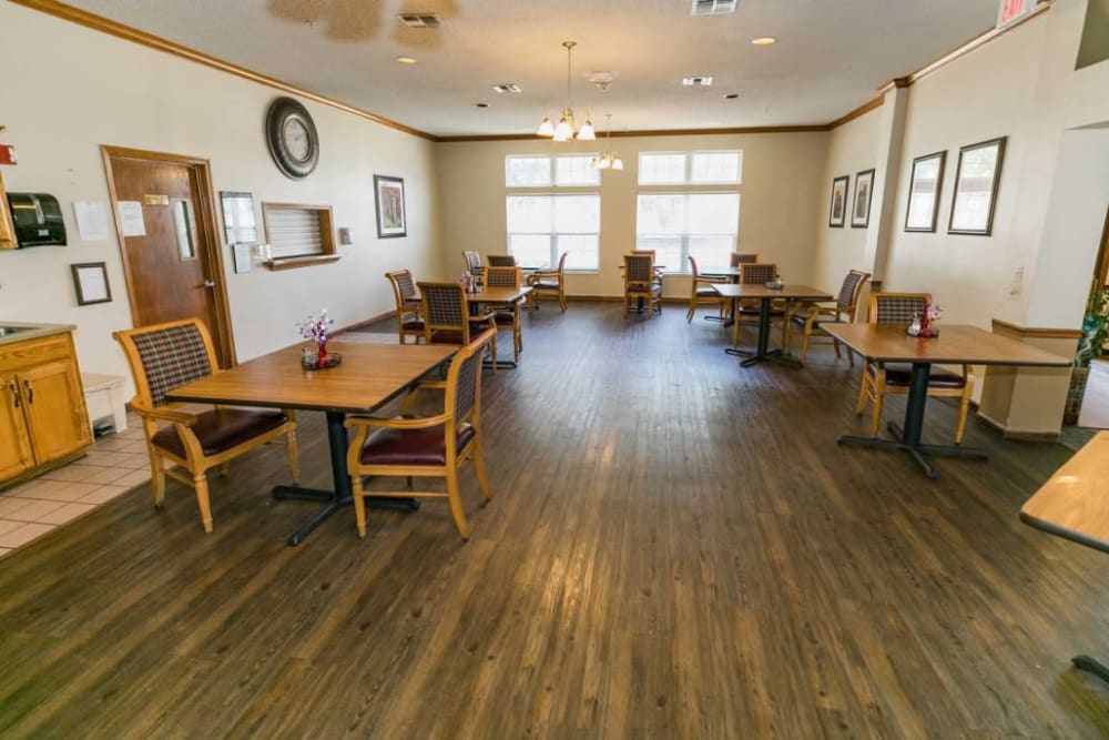 Dining hall with hardwood floors at Meadow Creek Senior Living in Lancaster, Texas