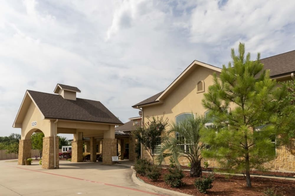 Exterior at Lakeshore Assisted Living and Memory Care in Rockwall, Texas