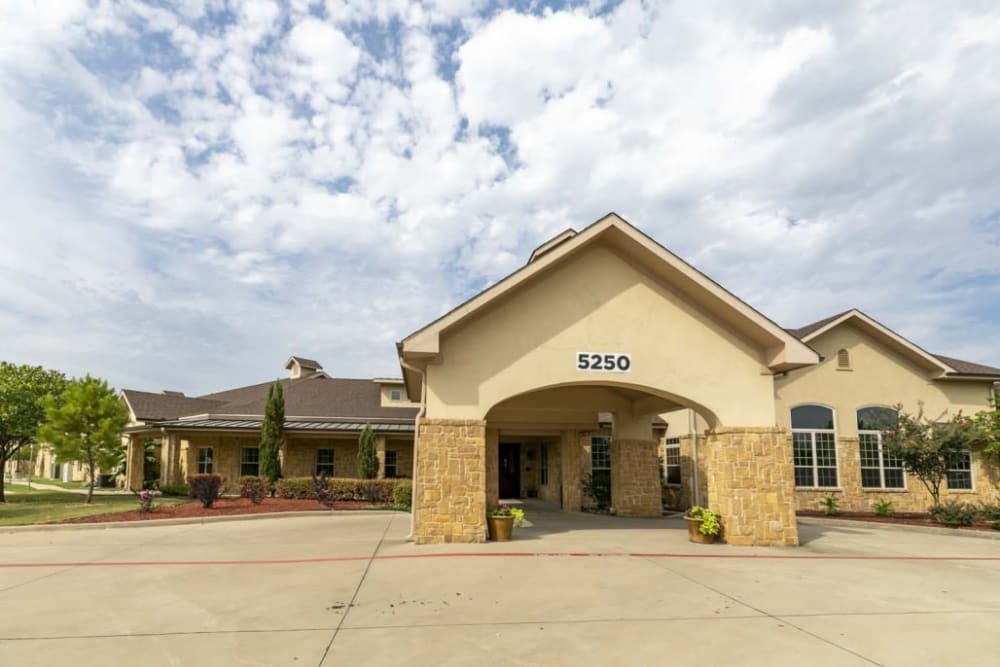 Outside view of Lakeshore Assisted Living and Memory Care in Rockwall, Texas