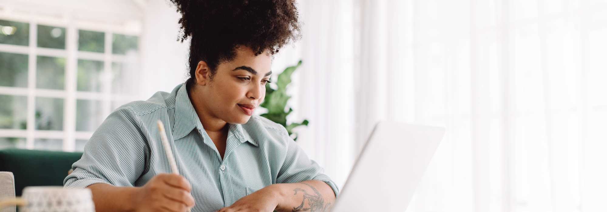 Reviews | A woman working comfortably at Gateway Plaza Apartments in Portland, Oregon