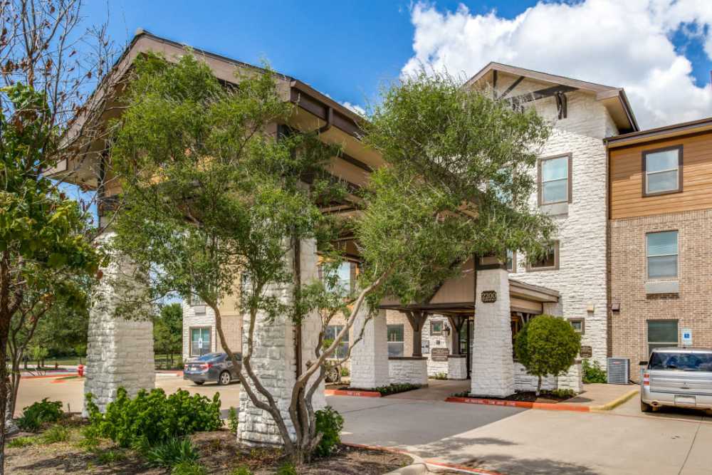 Exterior view of Isle at Cedar Ridge in Cedar Park, Texas, featuring the welcoming facade of the building.