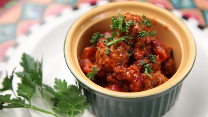 a small bowl of chili on a plate | winter recipes 