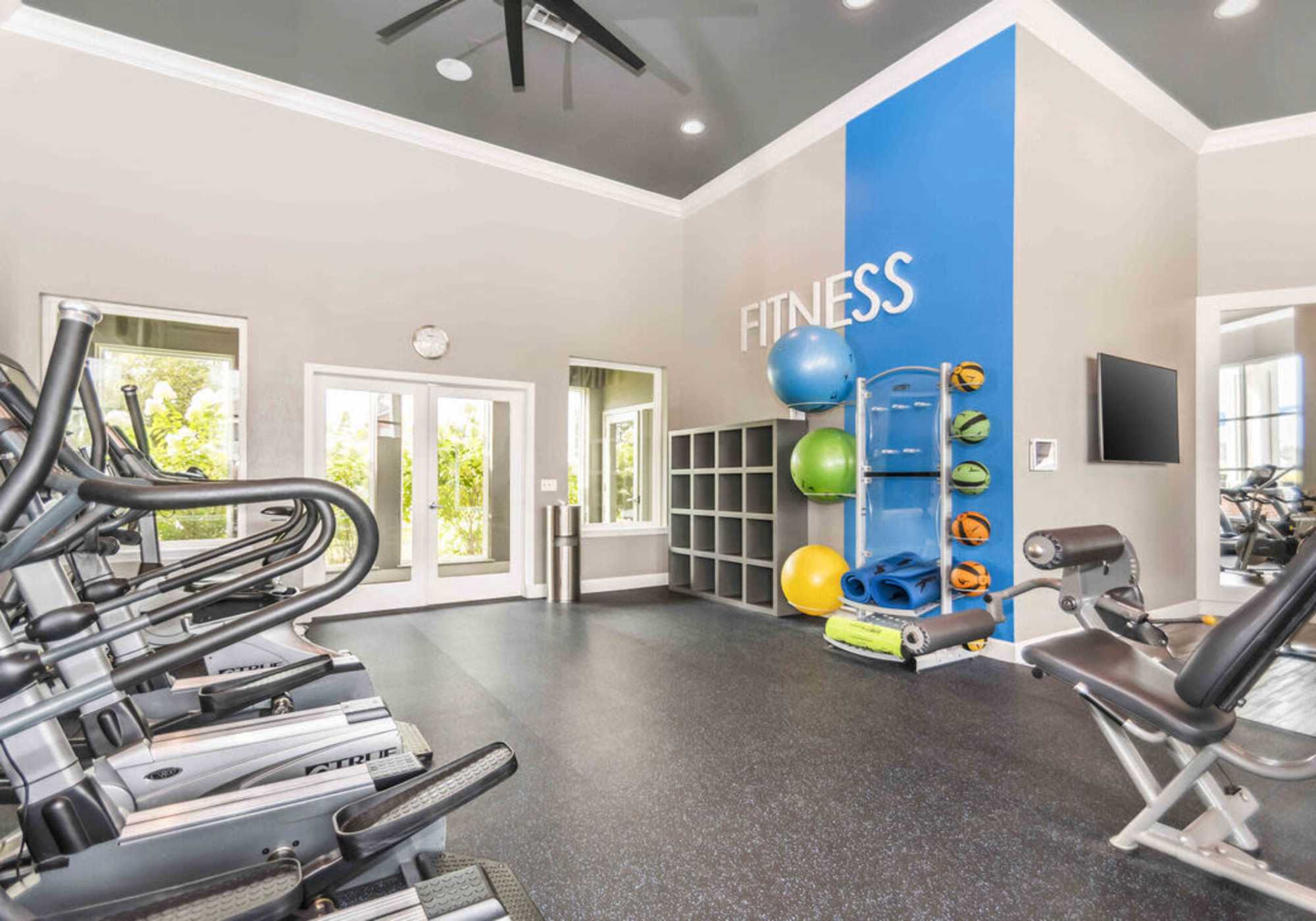 Gym at ((location_name}} in Plainfield, IL