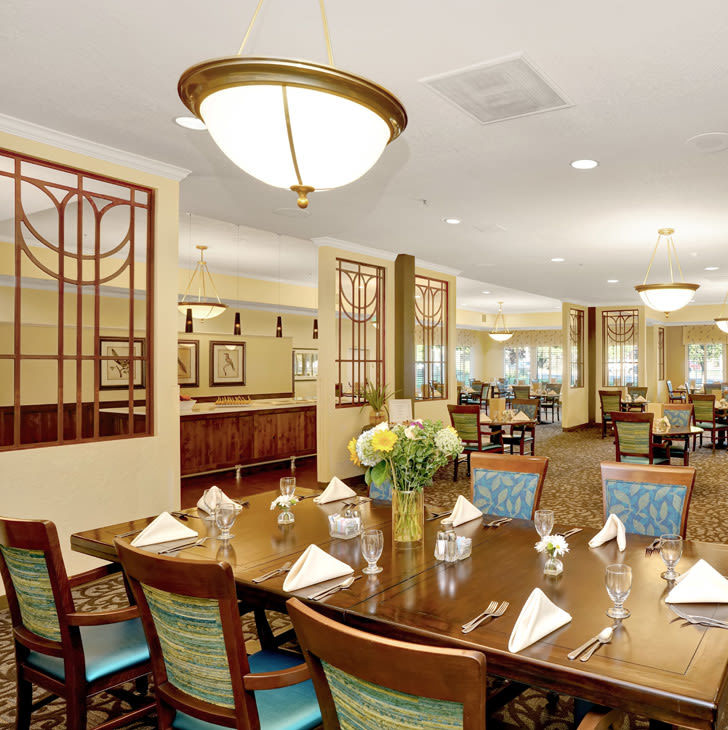 Comfortable dining table at Cottonwood Creek in Salt Lake City, Utah