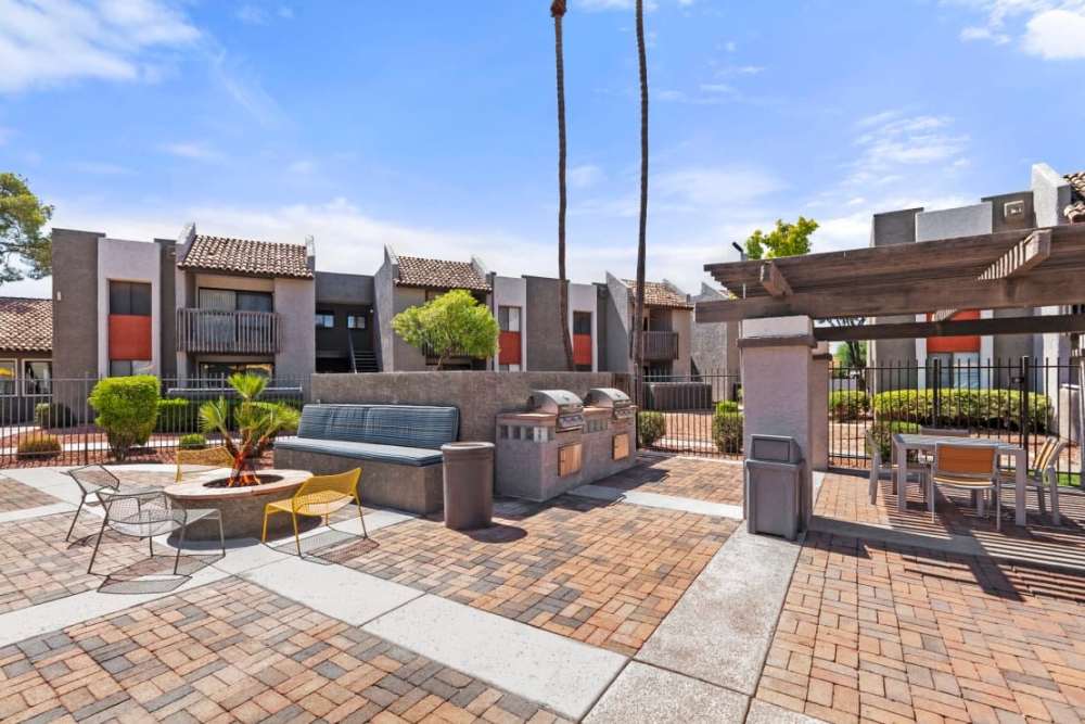 BBQ and lounge area at Park Lane Commons in Chandler, Arizona