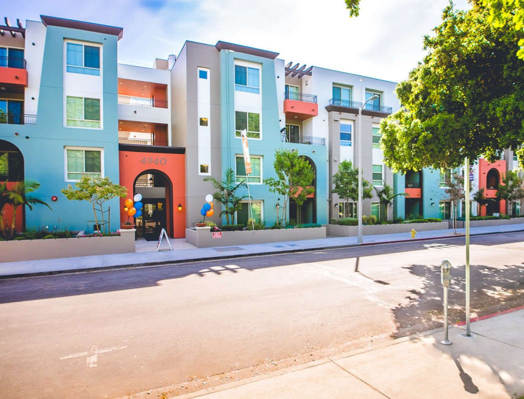 Exterior community view at IMT Park Encino in Encino, CA
