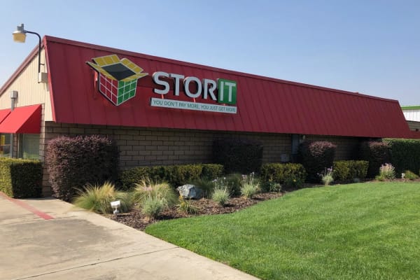 Self storage in Visalia CA