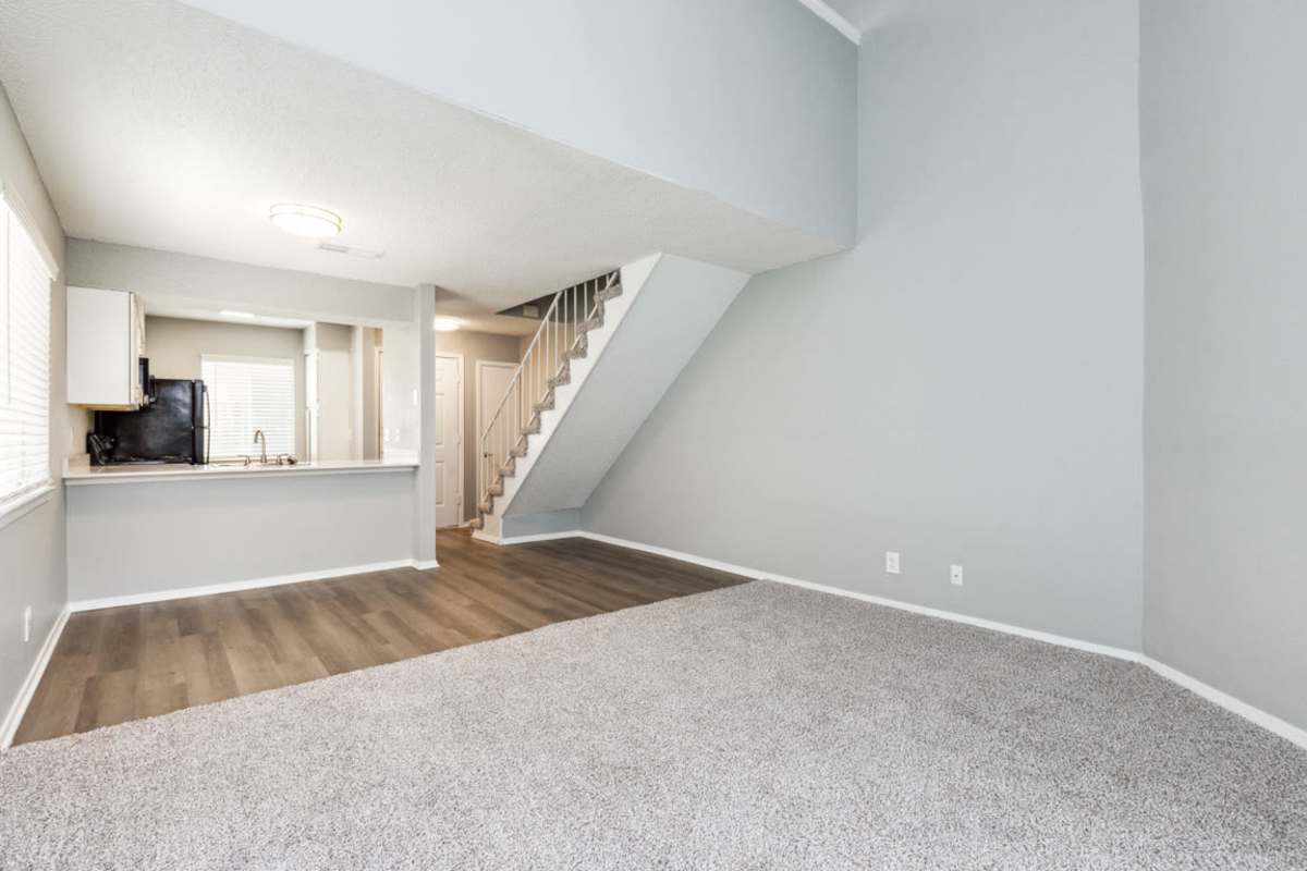 Resident living room with a carpet and wool-like flooring at Stonehill in Killeen, Texas