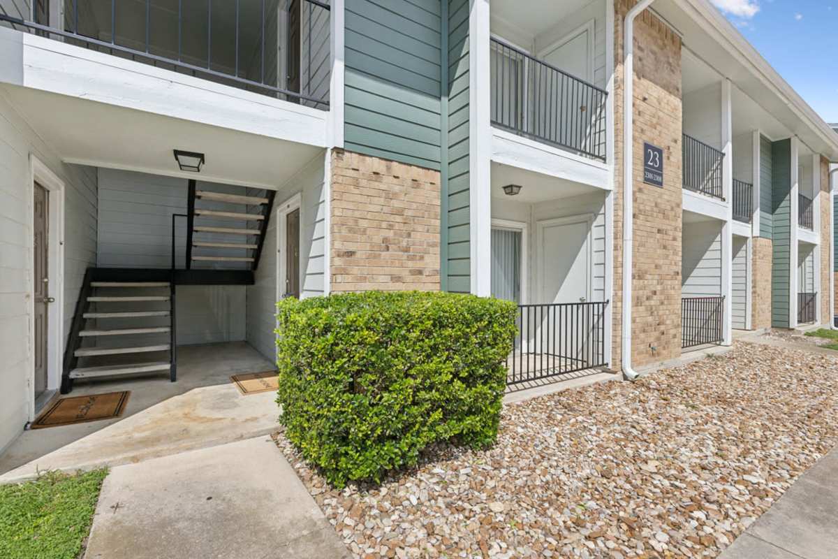 Exterior building view of Stonehill in Killeen, Texas