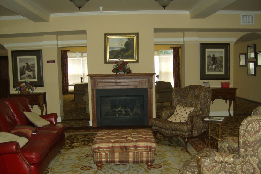 The resident lounge at Atlantic at Twin Hickory in Glen Allen, Virginia