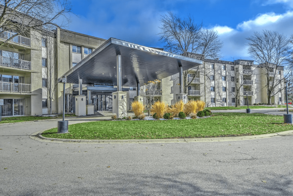Exterior of building at Stonebridge in Arlington Heights, Illinois