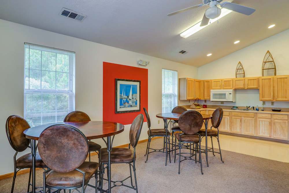 community kitchen with chairs and tables at Jenny Greene in Hardeeville, South Carolina