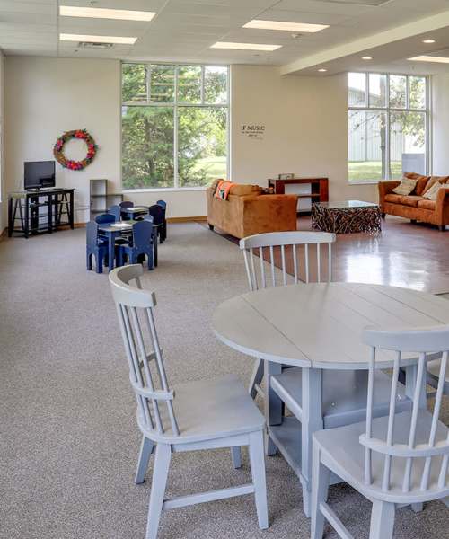 Round table with four chairs and a sofa at Richwood Greene Senior Living in Richwood, Ohio