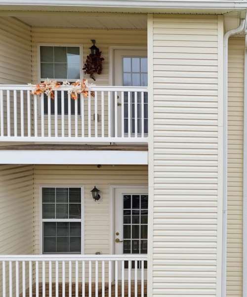 Patio of apartment homes at Norwood Greene Senior Living in Marietta, Ohio