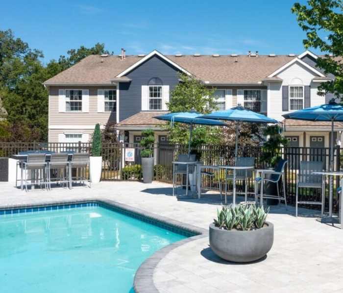 Swimming pool at BLVD West in Lansing, Michigan
