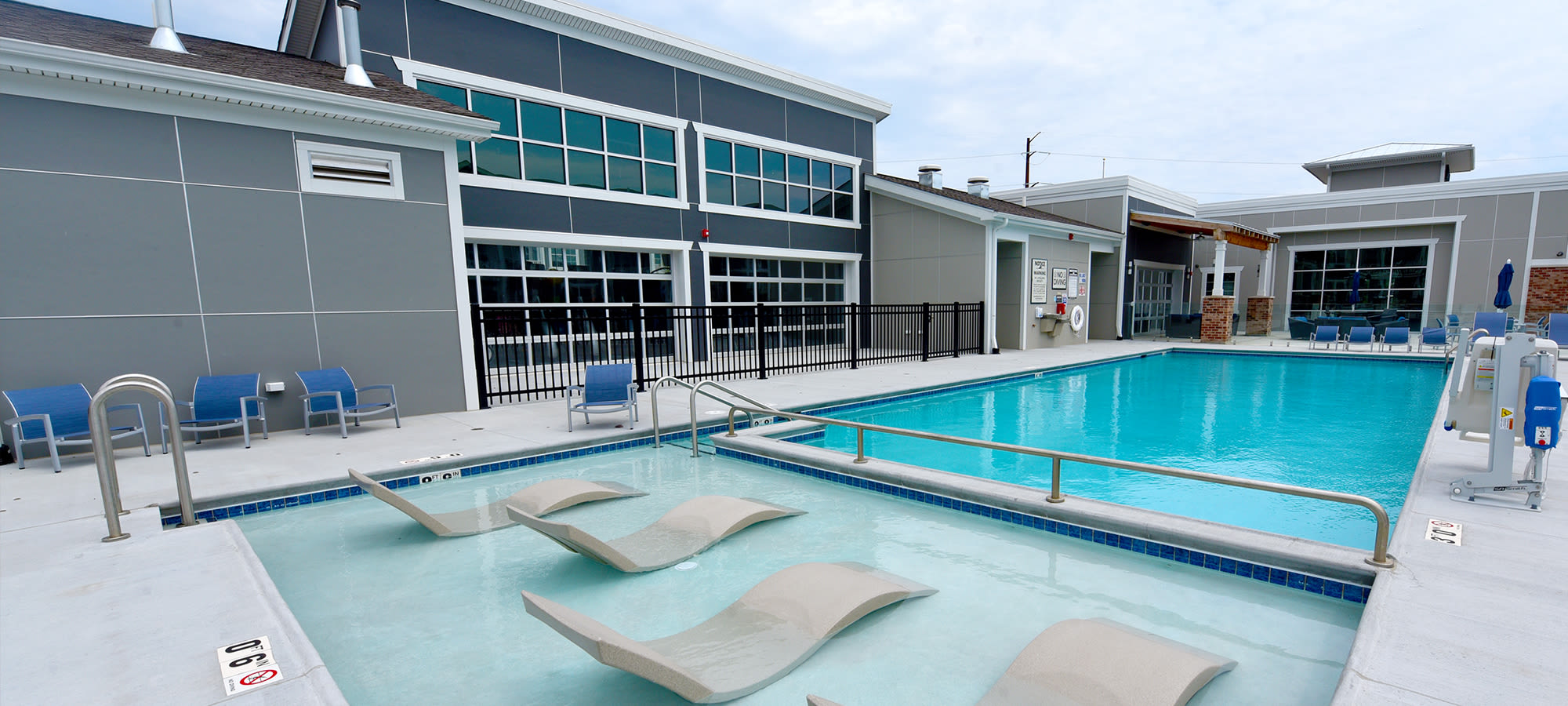 Apartments in South Elgin, IL
