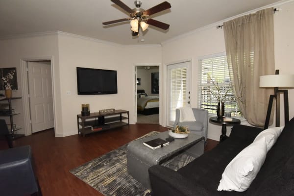 Augusta Meadows offers a spacious living room in Tomball, Texas