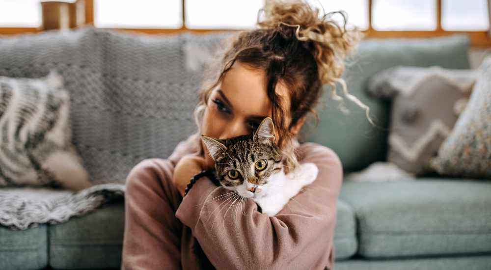 Resident with her cat at Glenwood Garden Apartments in Mountain View, California