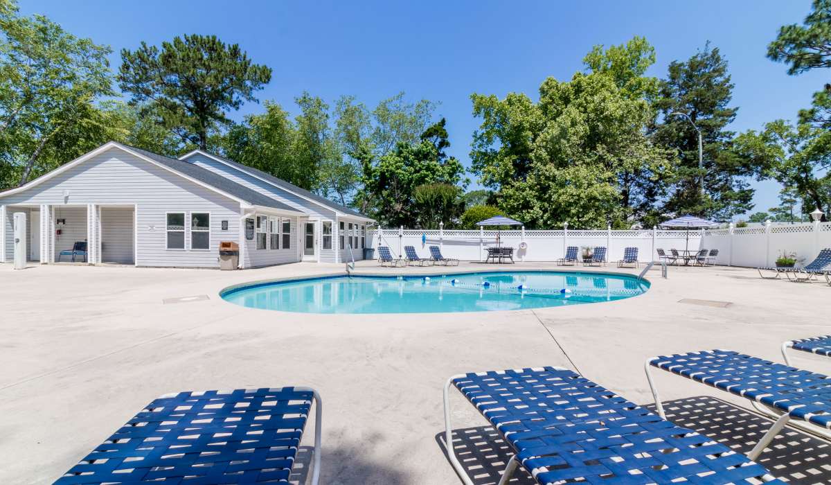 pool at Sand Ridge in Wilmington, North Carolina