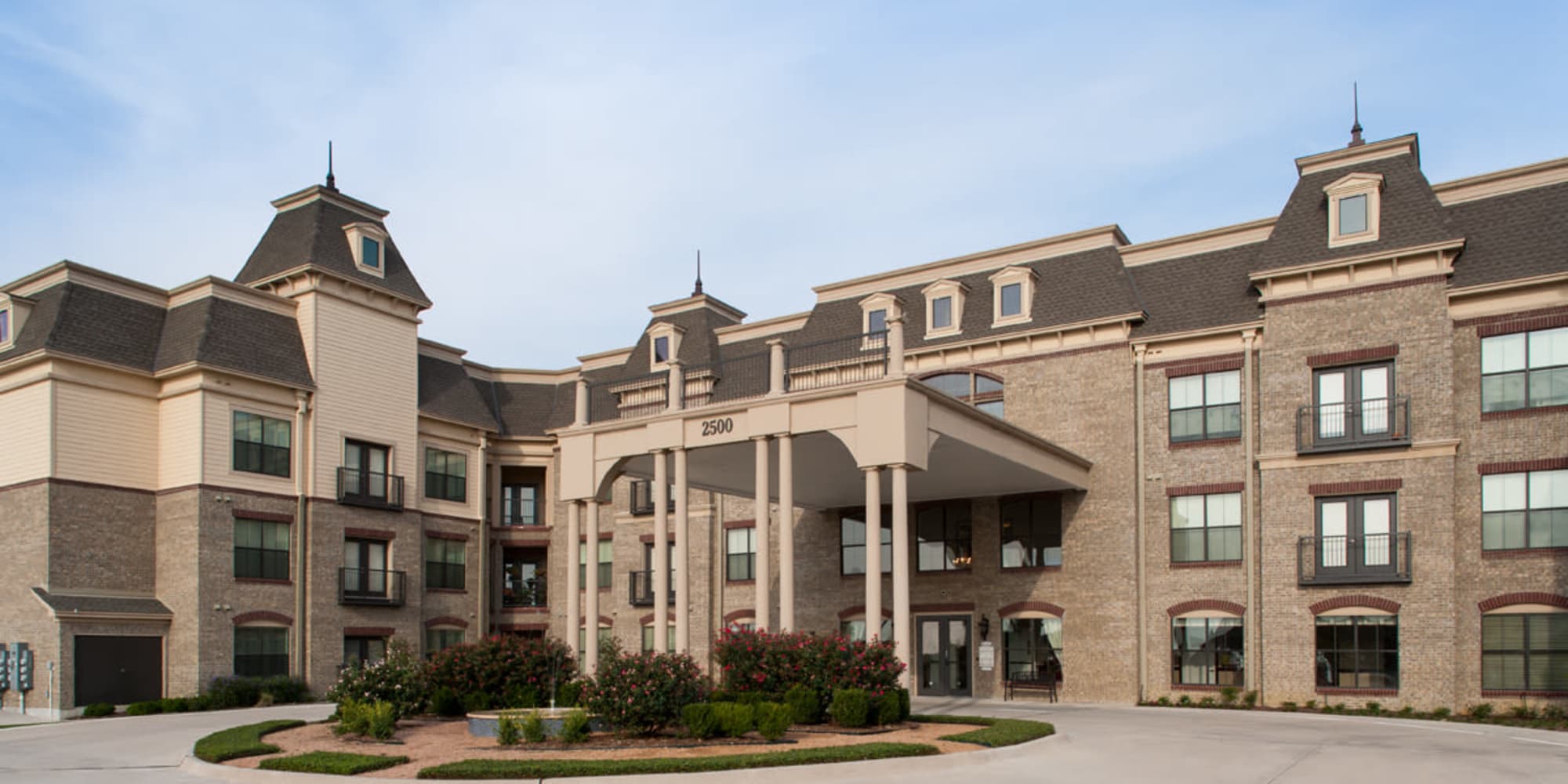 Lewisville senior living community with wonderful amenities