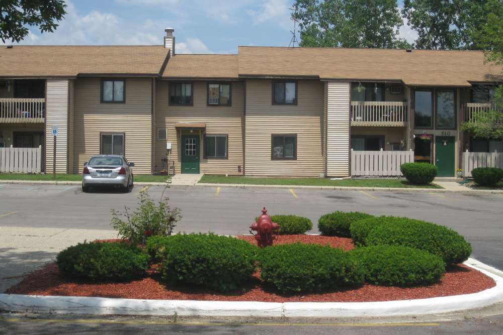 Exterior building with parking at Knollview Apartments in Ovid,