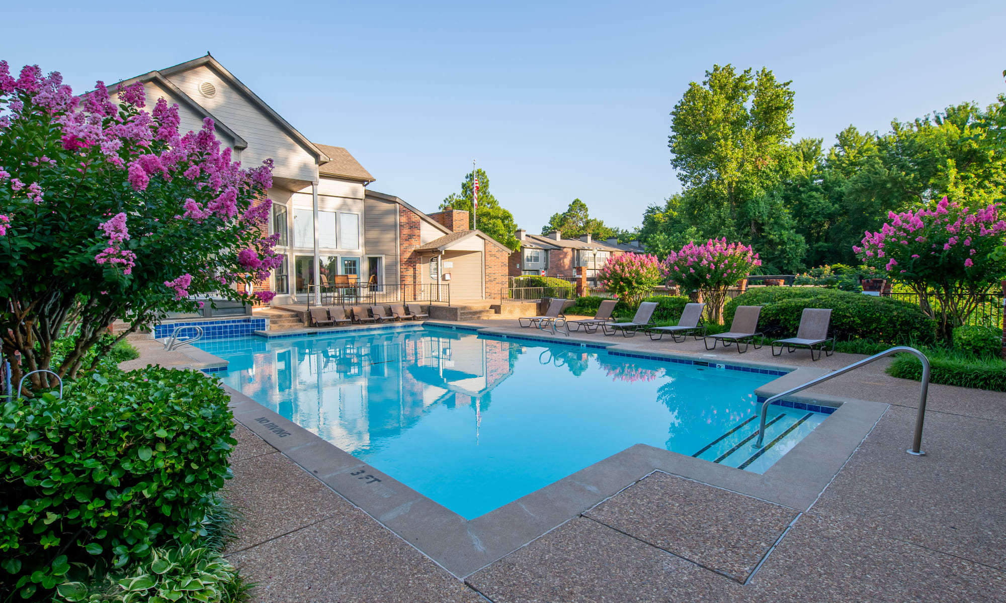 Creekwood Apartments in Tulsa, Oklahoma