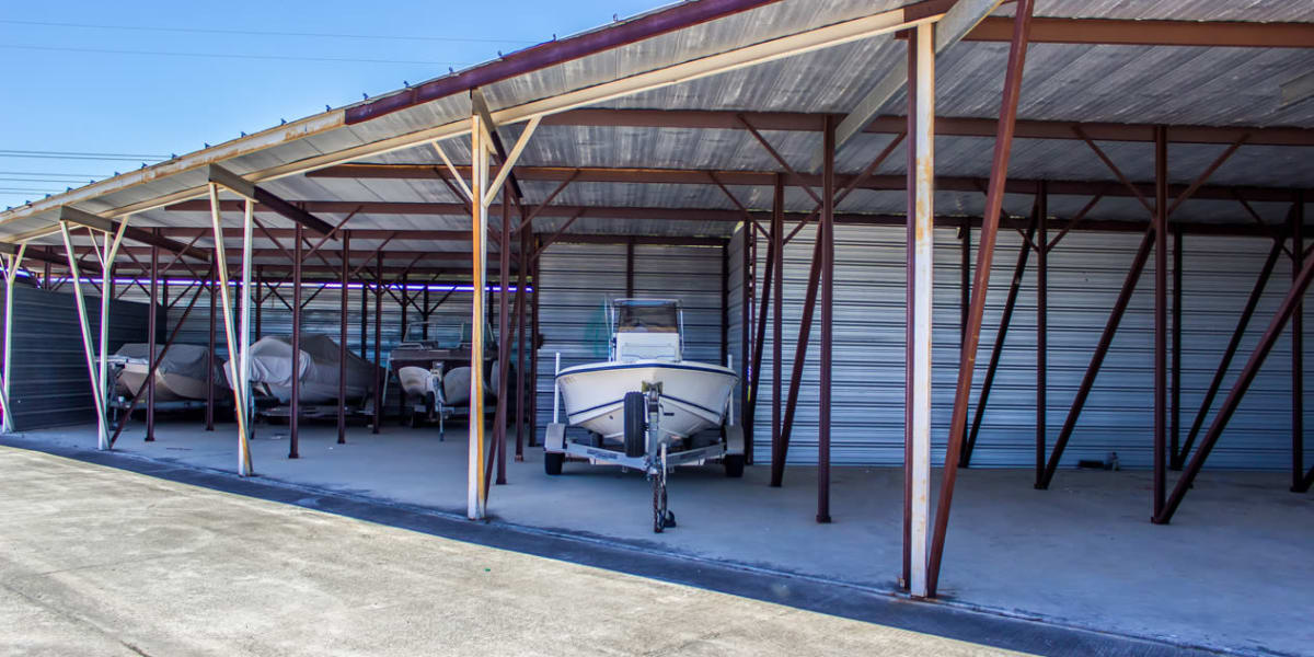 Exterior view of Avid Storage in Alvin, Texas