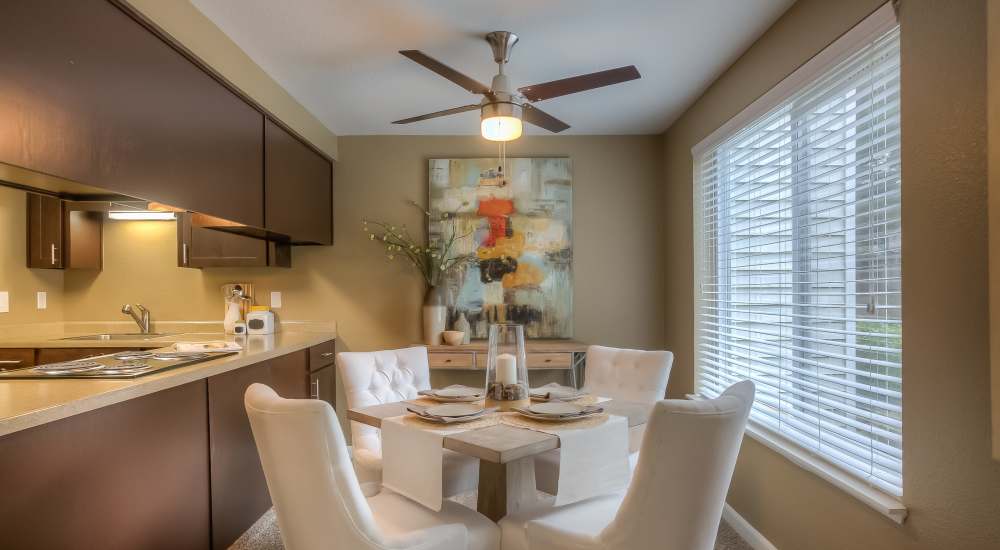 Dining space at Oak Hill Apartments in Portland, Oregon