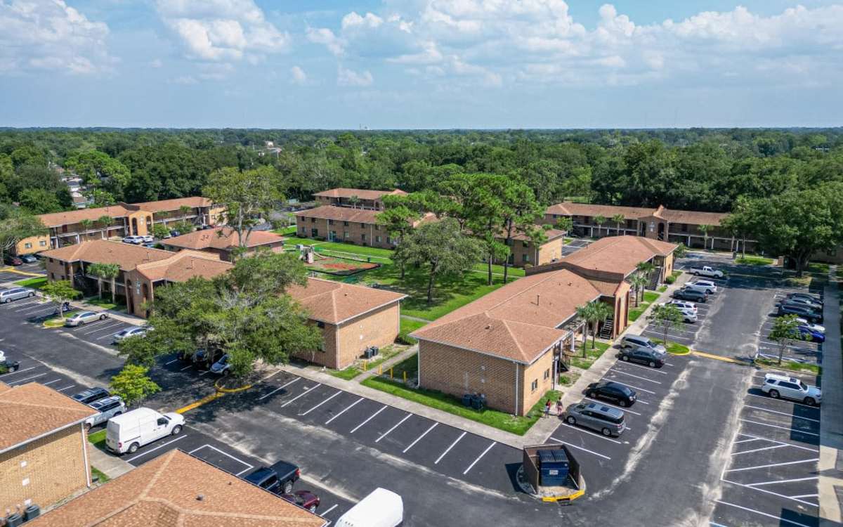 External view of apartments at Caroline Arms in Jacksonville, Florida