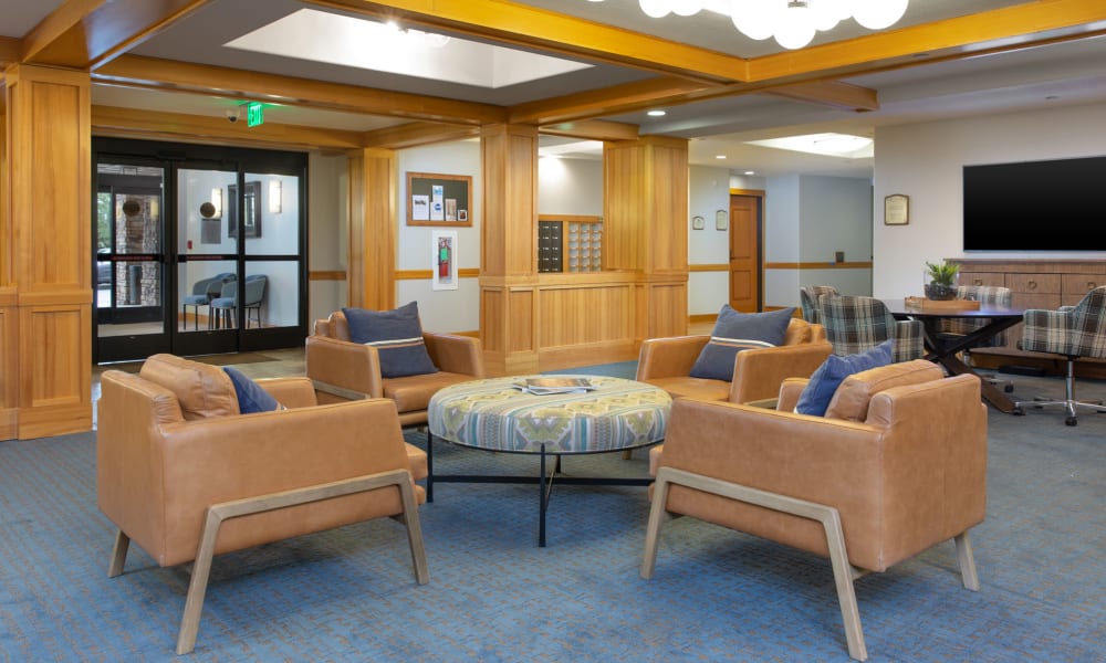 Sitting area at Touchmark at Mount Bachelor Village in Bend, Oregon