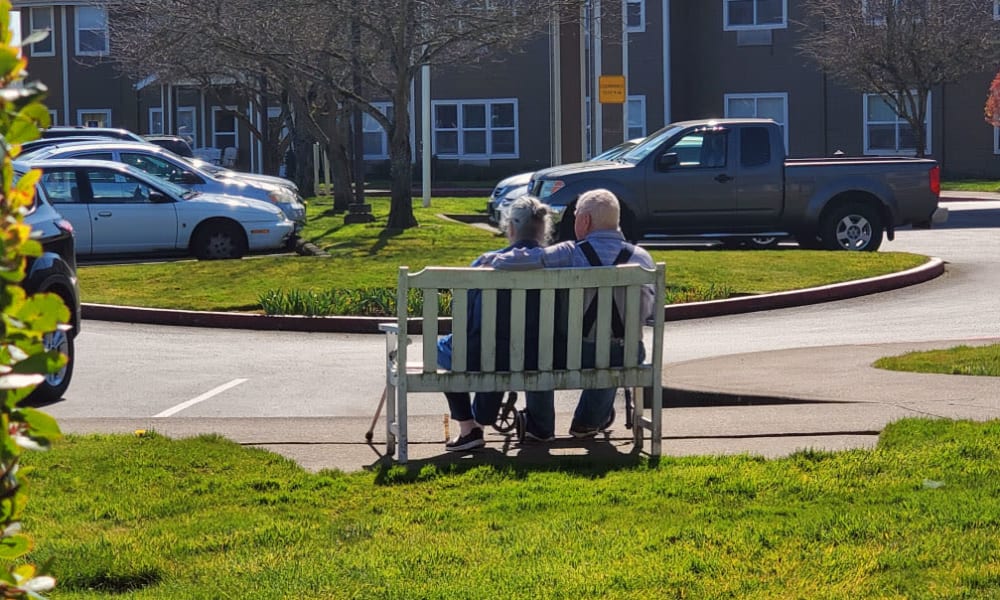 Resident couple enjoying the outdoor area at Heron Pointe Senior Living in Monmouth, Oregon