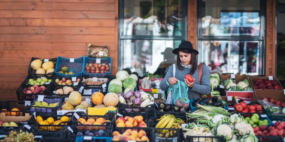 Resident shopping for groceries near Bella Rose in Antioch, California