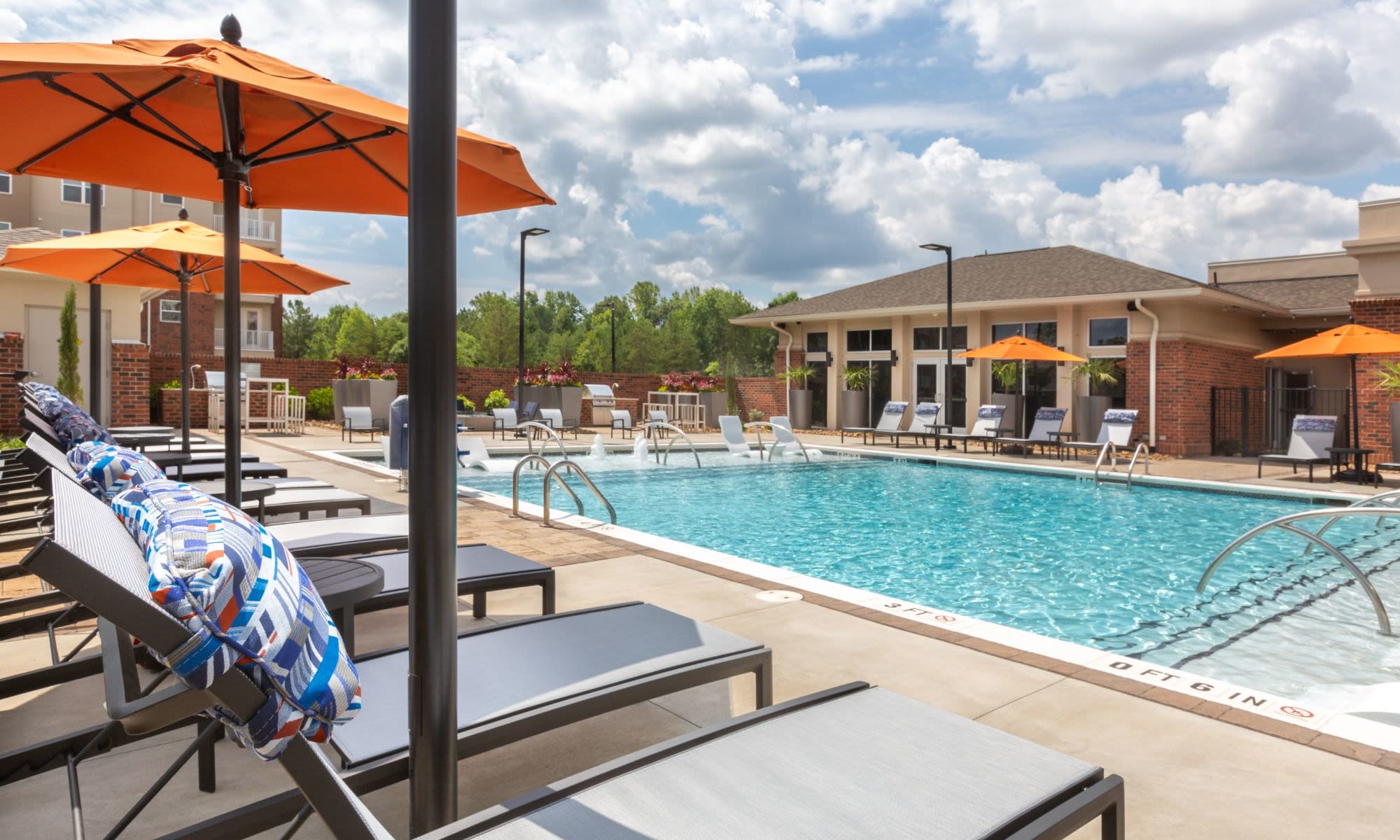 Apply to live at 8 Metro Station in Charlotte, North Carolina