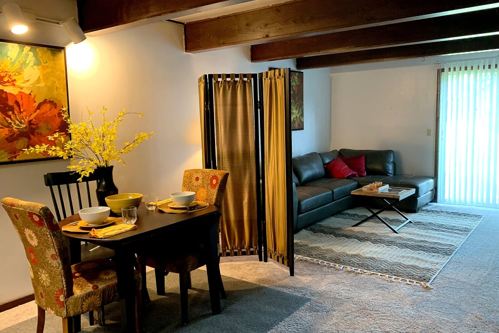 Dining area in Heatherwood Terrace in Mansfield, Ohio