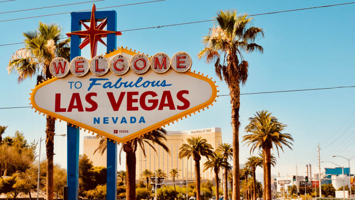 Las Vegas sign near {{location_name}}