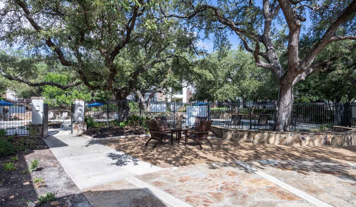 outdoor patio seating at Sonterra Heights in San Antonio, Texas
