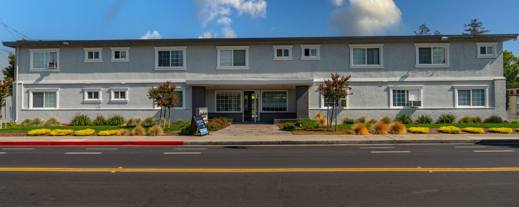 Neighborhood | Royal Gardens Apartments in Livermore, California