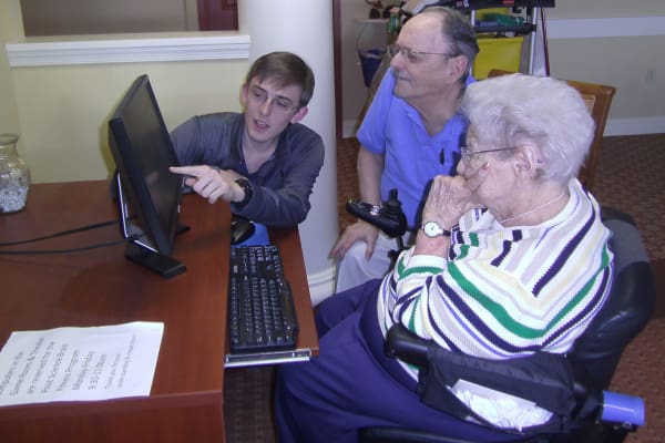 Residents being trained on how to use a computer at Traditions of Hershey in Palmyra, Pennsylvania