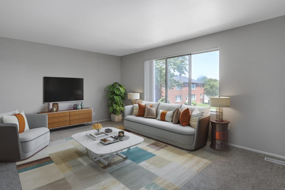 Photos of Maple Creek Apartments in Sterling Heights, MI