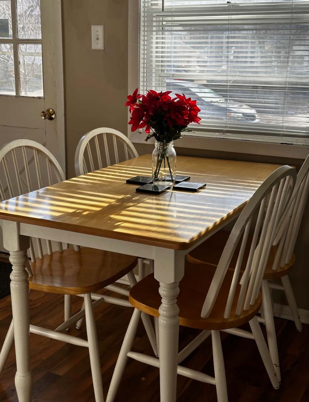 Dinning room table at RentMSU in Mankato, Minnesota